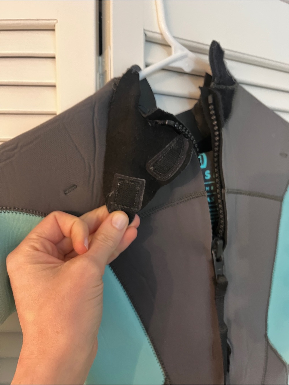 VISSLA Kids Black and Teal Full Wetsuit One-Piece - Picture 4 of 6